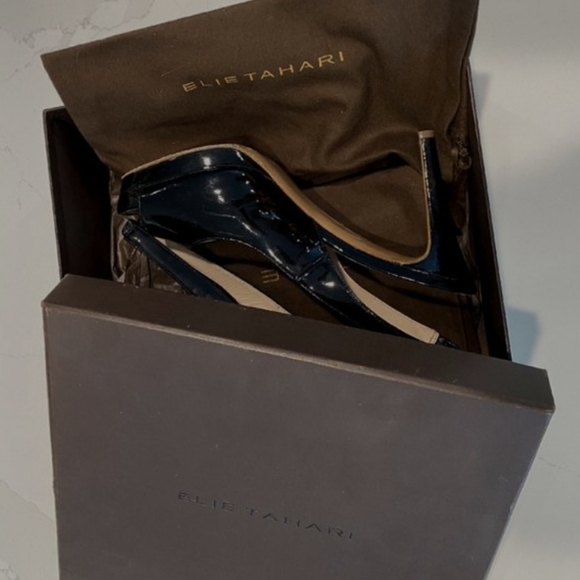 Elie Tahari "Ali" Black Slingback Peep-toe heels - Picture 3 of 3